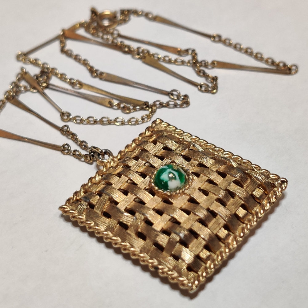 Vintage Basket Weave Pendant Necklace with Peking Glass